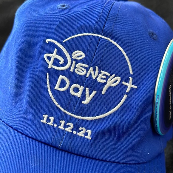 Disney + Day Hat and commemorative Pin - Picture 3 of 5
